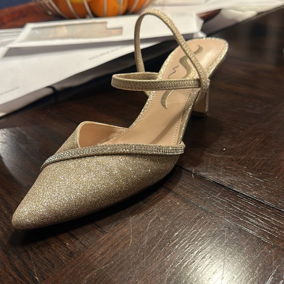 Gold formal sandals - Picture 2 of 4